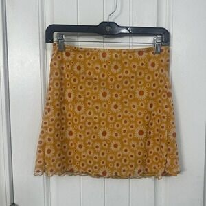 Urban Outfitters mesh lined yellow daisy floral mini skirt with elastic waist. M